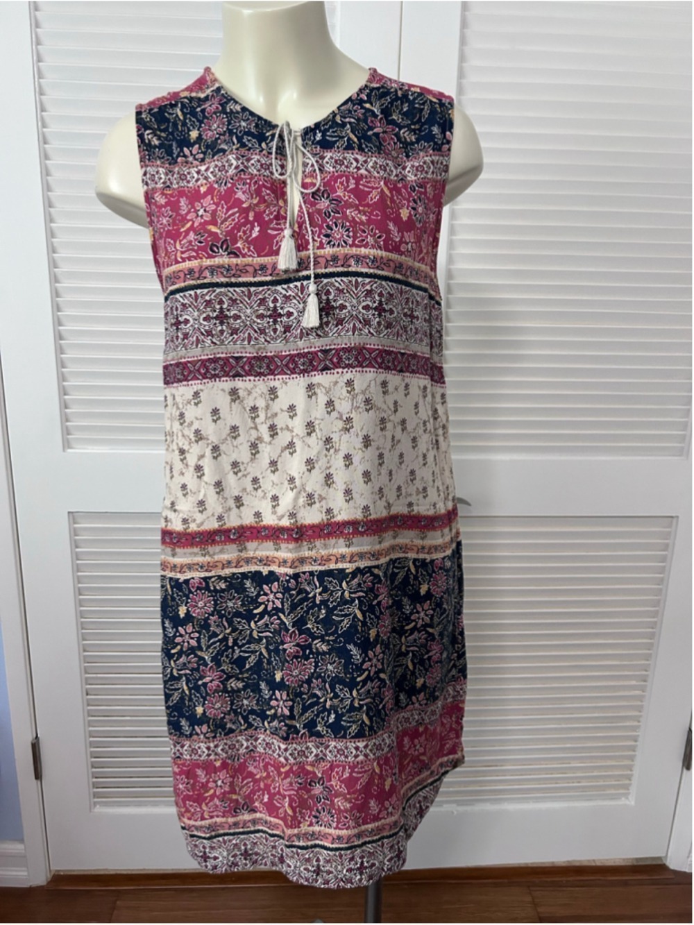 BeachLunchLounge Rayon Boho Tassel Tie V-Neck Sleeveless Dress L